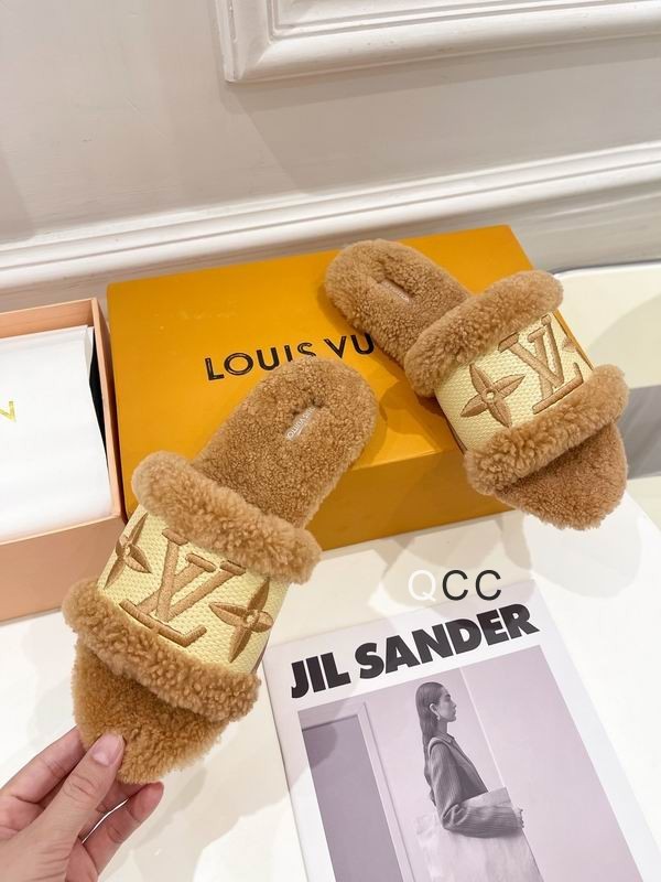 LV Women's Slippers 112